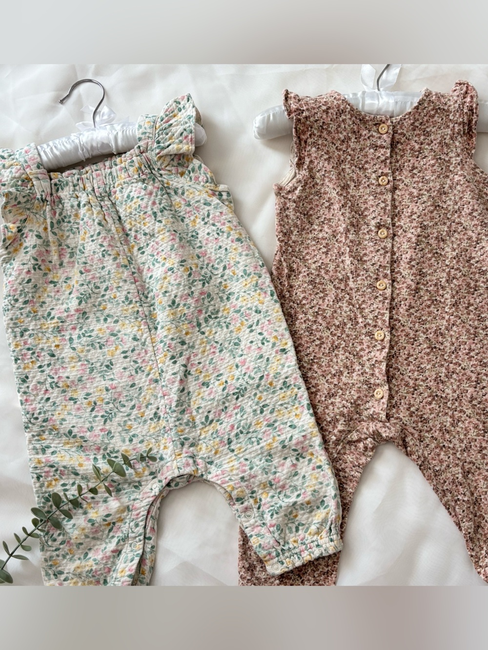 Kids Floral Pink One-Piece Romper
Set 2 romper.